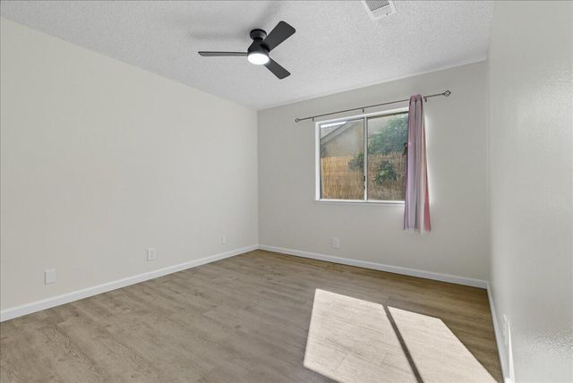 2202 Cottonwood Court, Hanford, CA 93230