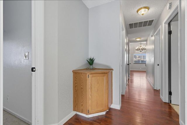 2202 Cottonwood Court, Hanford, CA 93230