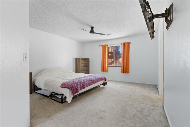 2202 Cottonwood Court, Hanford, CA 93230