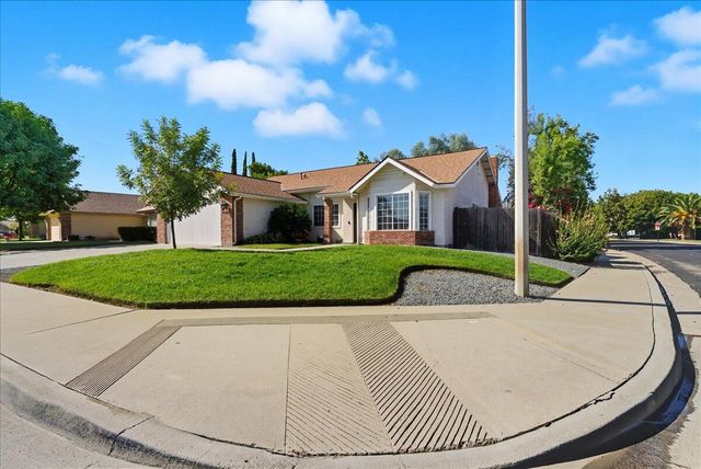 2202 Cottonwood Court, Hanford, CA 93230