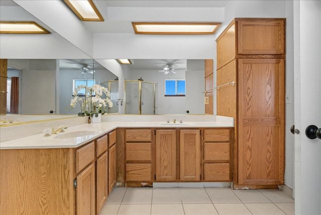 2202 Cottonwood Court, Hanford, CA 93230