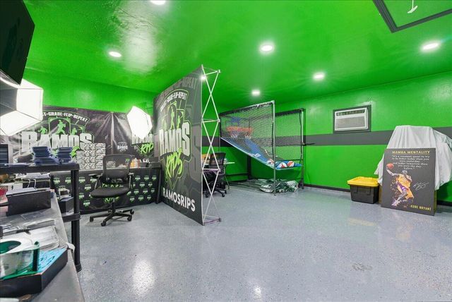 2202 Cottonwood Court, Hanford, CA 93230