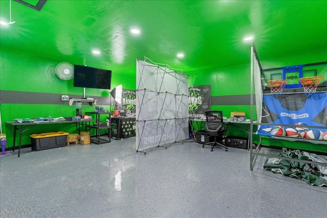 2202 Cottonwood Court, Hanford, CA 93230