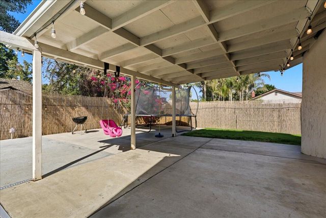 2202 Cottonwood Court, Hanford, CA 93230