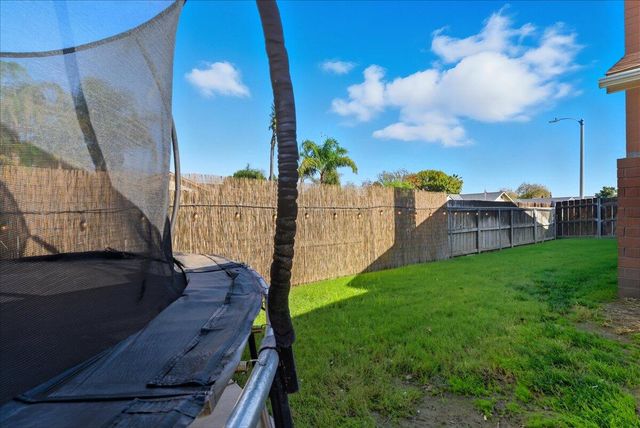 2202 Cottonwood Court, Hanford, CA 93230