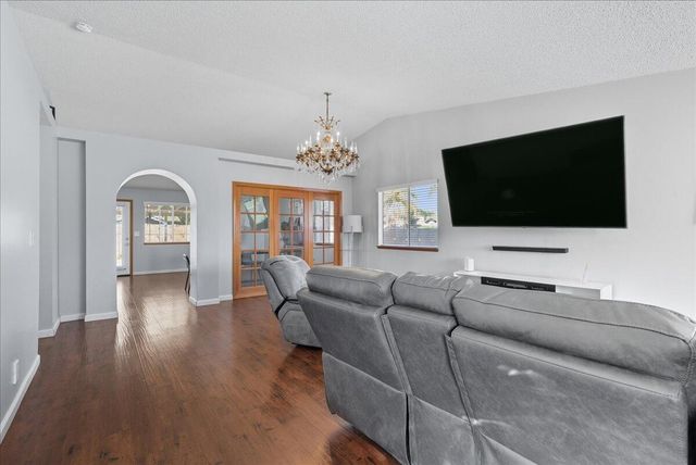 2202 Cottonwood Court, Hanford, CA 93230