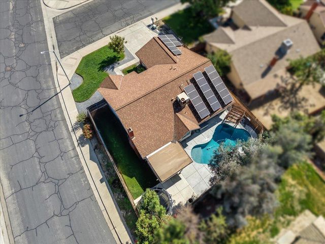 2202 Cottonwood Court, Hanford, CA 93230