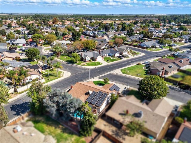 2202 Cottonwood Court, Hanford, CA 93230