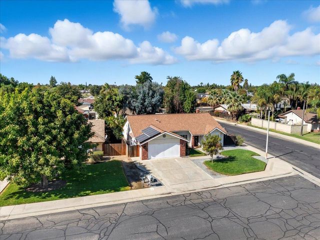 2202 Cottonwood Court, Hanford, CA 93230