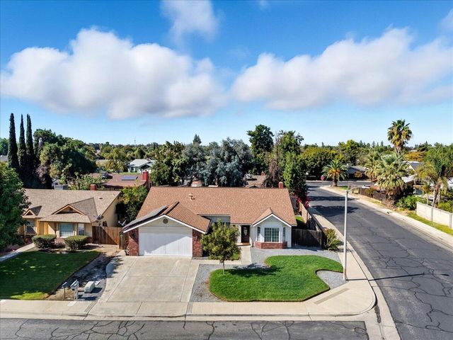 2202 Cottonwood Court, Hanford, CA 93230