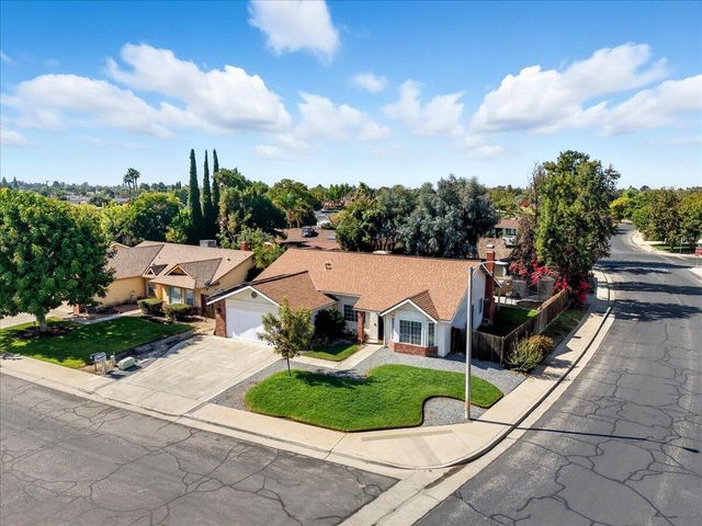 2202 Cottonwood Court, Hanford, CA 93230