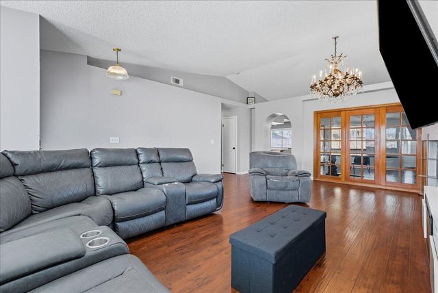 2202 Cottonwood Court, Hanford, CA 93230