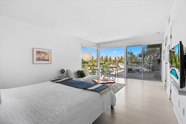 2020 Southridge Drive, Palm Springs, CA 92264