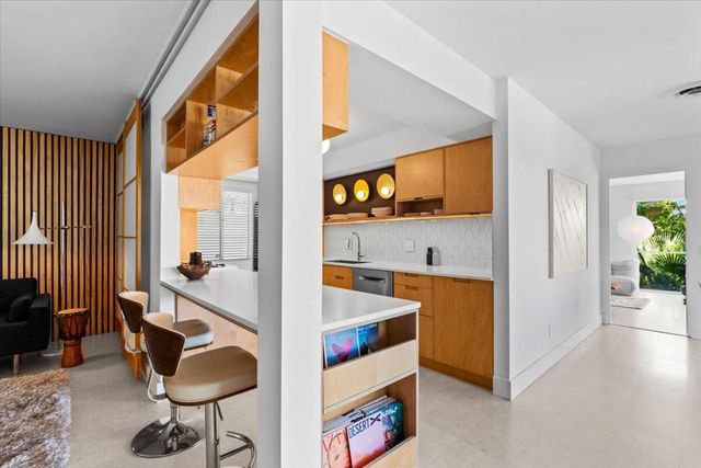 2020 Southridge Drive, Palm Springs, CA 92264