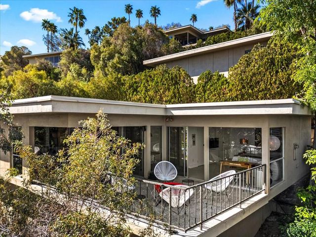 2020 Southridge Drive, Palm Springs, CA 92264