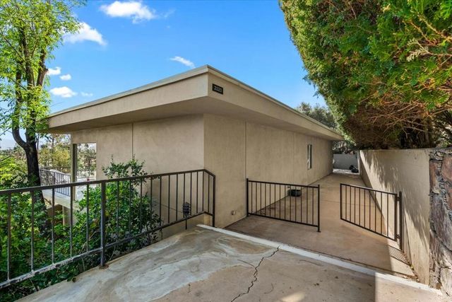 2020 Southridge Drive, Palm Springs, CA 92264