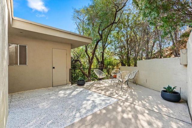 2020 Southridge Drive, Palm Springs, CA 92264