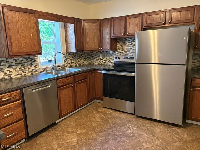 815 S Nearing Circle, Geneva, OH 44041