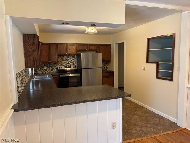 815 S Nearing Circle, Geneva, OH 44041