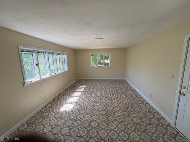 815 S Nearing Circle, Geneva, OH 44041