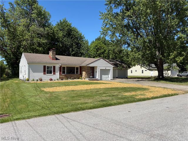 815 S Nearing Circle, Geneva, OH 44041