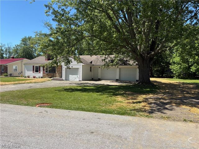 815 S Nearing Circle, Geneva, OH 44041