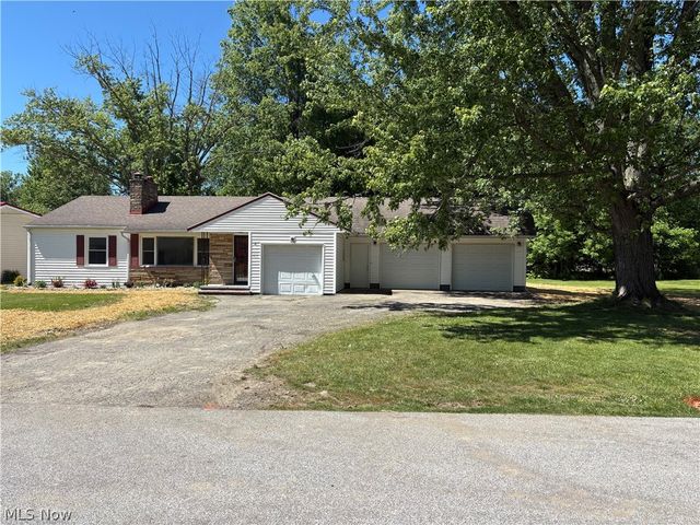 815 S Nearing Circle, Geneva, OH 44041