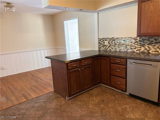 815 S Nearing Circle, Geneva, OH 44041