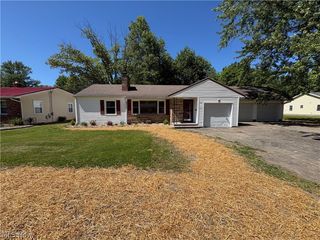 815 S Nearing Circle, Geneva, OH 44041
