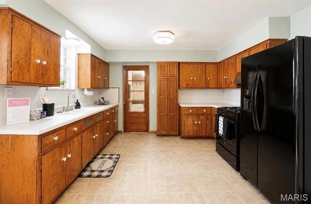 725 Jackson Lane, Godfrey, IL 62035