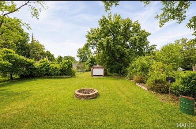 725 Jackson Lane, Godfrey, IL 62035