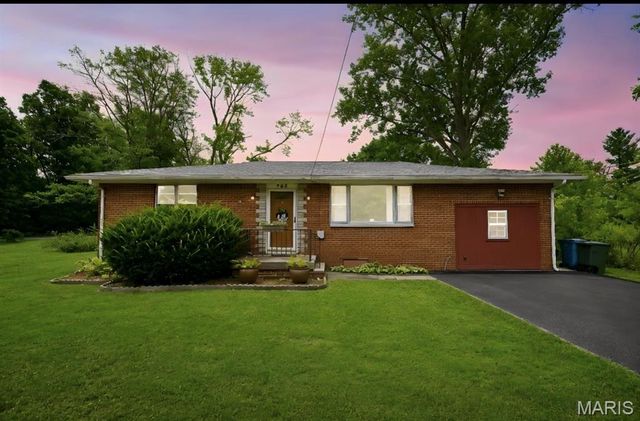 725 Jackson Lane, Godfrey, IL 62035