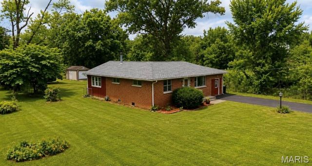 725 Jackson Lane, Godfrey, IL 62035