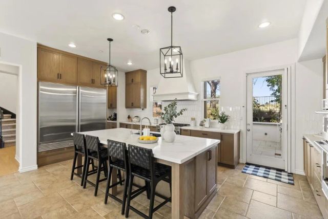 835 Lynwood Drive, Encinitas, CA 92024