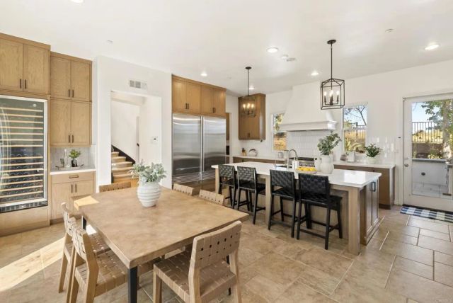 835 Lynwood Drive, Encinitas, CA 92024