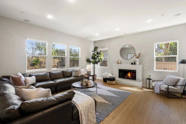 835 Lynwood Drive, Encinitas, CA 92024