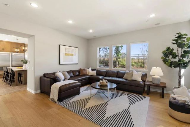 835 Lynwood Drive, Encinitas, CA 92024