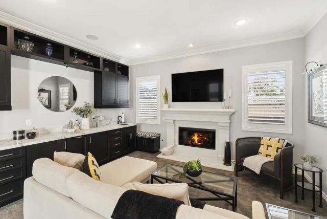 835 Lynwood Drive, Encinitas, CA 92024