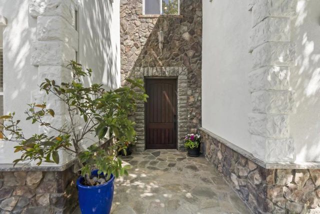 835 Lynwood Drive, Encinitas, CA 92024