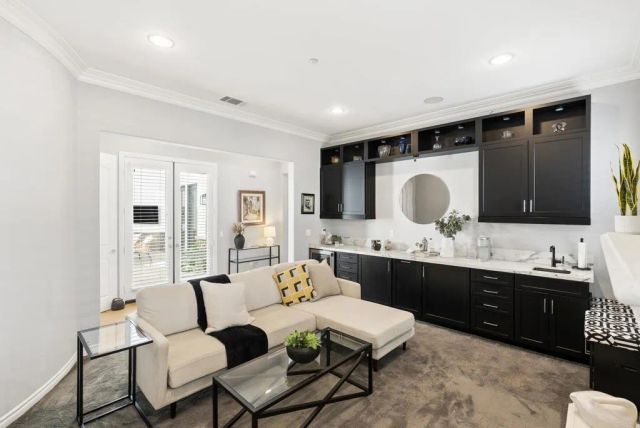 835 Lynwood Drive, Encinitas, CA 92024