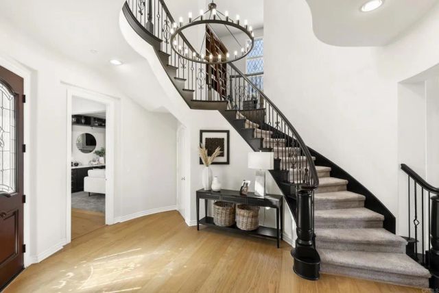 835 Lynwood Drive, Encinitas, CA 92024