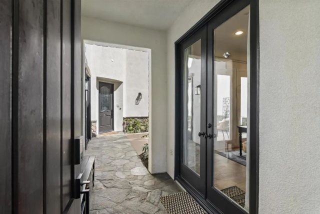 835 Lynwood Drive, Encinitas, CA 92024