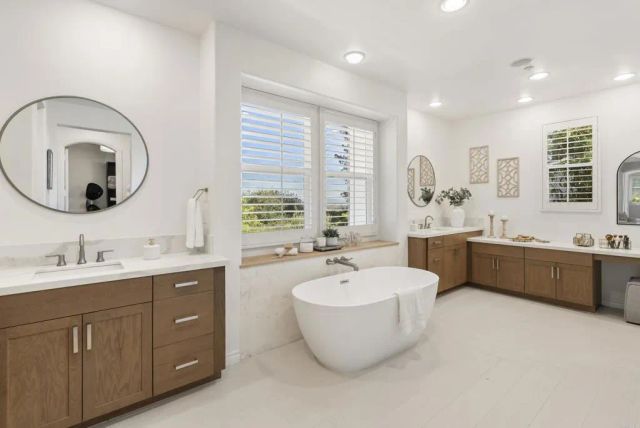 835 Lynwood Drive, Encinitas, CA 92024