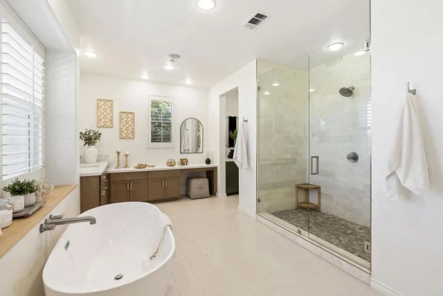 835 Lynwood Drive, Encinitas, CA 92024