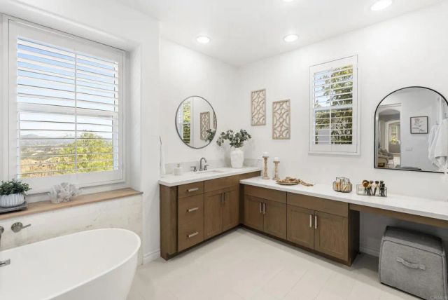 835 Lynwood Drive, Encinitas, CA 92024