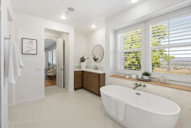 835 Lynwood Drive, Encinitas, CA 92024