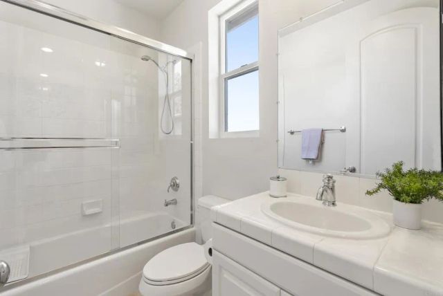 835 Lynwood Drive, Encinitas, CA 92024