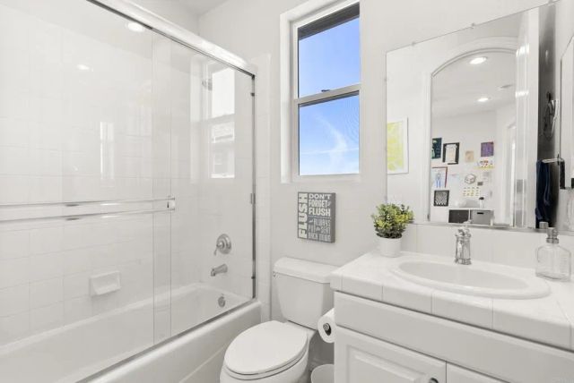 835 Lynwood Drive, Encinitas, CA 92024