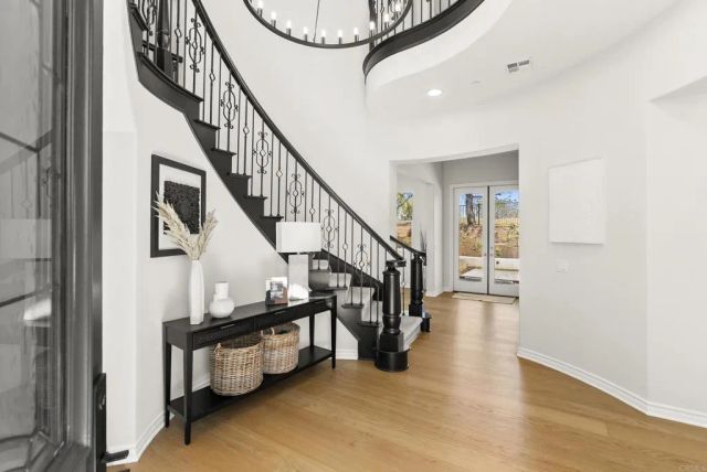 835 Lynwood Drive, Encinitas, CA 92024