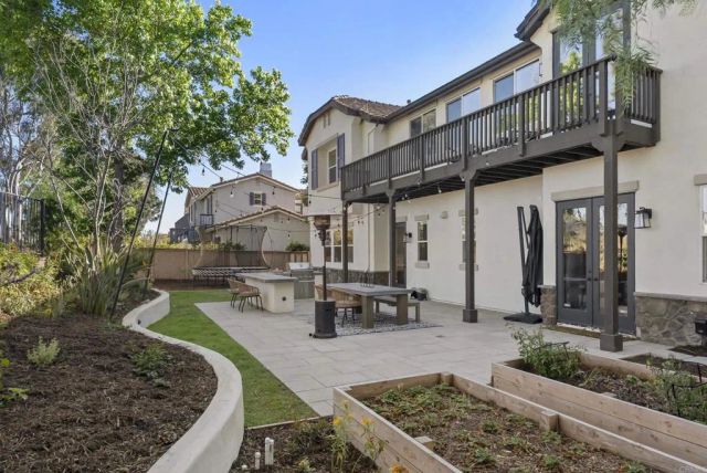 835 Lynwood Drive, Encinitas, CA 92024